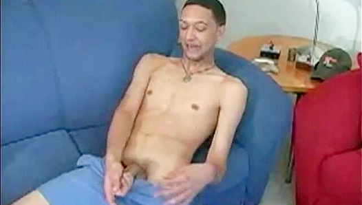 Benjamin Unleashed: Hung Chinese-Jamaican Muscle Guy Jolts Massive Black Rod – 18+