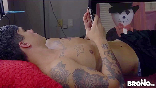 Pierce Paris Claims Twink Trevor Miller in Hot, Raw Encounter – XclusiveScenes