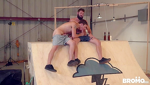 Sweat-Drenched Bareback Ride: Zack Jeff Go Wild – BromoUS 18+