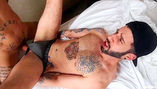 Bo Sinn Takes Control: Tattooed Dom Claims Romeos Ass – Steamy Gay Action 18+