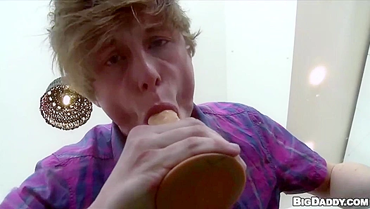 Emo Twink Gets Fully Impaled by StepDaddy Pauls Massive Load – FreshCast