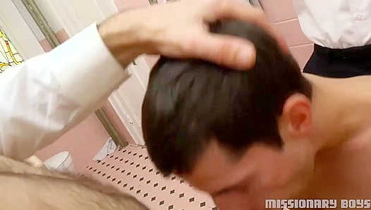 Steamy Encounter in the Stall: Elder Presidents Get Naughty – XXX