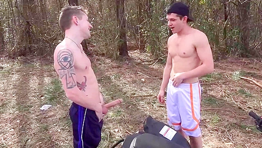 Seth Mickey Goes Wild: Steamy Bareback Action in the Woods – GayPornHub 18+