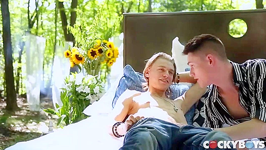 Avery Jones Leo Louis Get Dirty in Hot Outdoor Gay Action – Full Scene