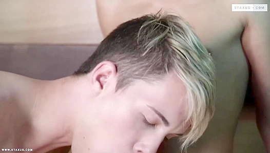 Soccer Twinks David, Sky Ruben Ignite Steamy Three-Way Encounter – GayXXX