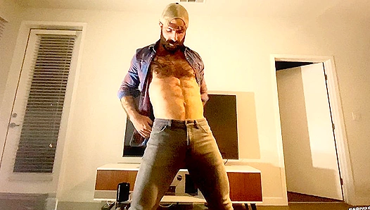 Jakes Sensual Moves End in Epic Blowjob Action for Vince – RagingStallion 18+