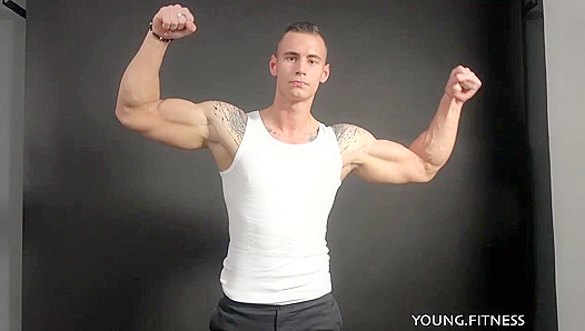 Oiled-Up Hunk Rubs Thick Lube Across Rock-Hard Pecs – EastBoyHeat 18+