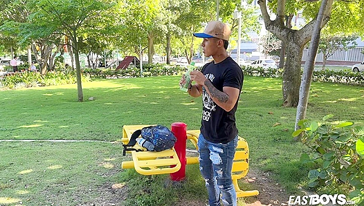 Cris Vega Takes a Smooth Blowjob as His Sexy Reward – EastBoys 18+