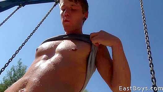 Sweat-Slicked Rick Palmer Flexes Hard Outdoors – EastBoys Muscle Fetish 18+