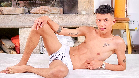 Liam Fox Gets Hard JERKS OFF With No Shame — Hot Solo Action – BoyFun