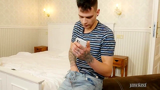 Flavio Conroy Strokes His Massive Hard-on Just for You – Jawked