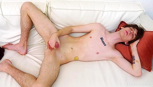 Tattooed Muscle Guy Rides Bens Thick Cock With Wild Passion – GayXXX 18+