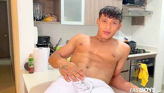 Pretty Boy Damond Teases EastCoast Guys With Irresistible Charm – 18+