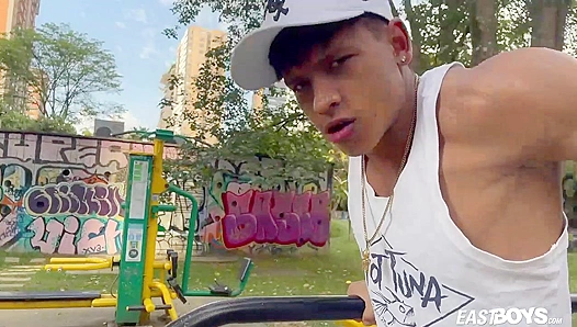 Pumping Up for Glory: Damond Browns Muscular Solo Workout – EastBoys 18+