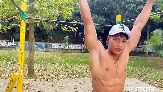 Pumping Up for Glory: Damond Browns Muscular Solo Workout – EastBoys 18+