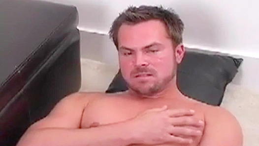 Lee Covington Blasts Massive Cumload After Intense Mature Gay Encounter – Hot Dudes Over