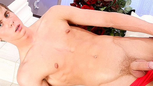 Blown Away: Massive Load Splashes Over Hot Mag Model – GayXXX