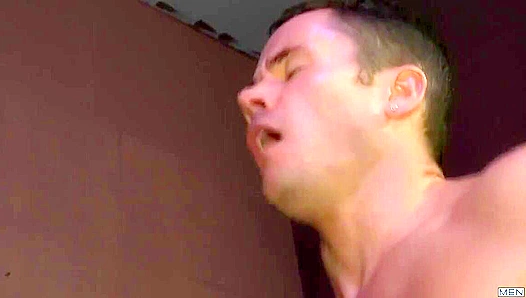 Diesel Washington Dominates Valentin Petrovs Tight Hole – Raw Gay Action – TinyGays 18+