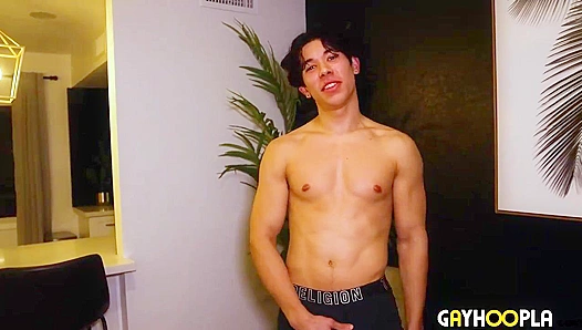 Kody Lux Flexes His Hot Ripped Physique While Masturbating for You – 18+