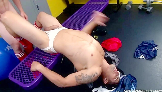 Steamy Lockers: Jimmy Clays Hot Post-Match Flirt With Hudson – GayPornXXX 18+