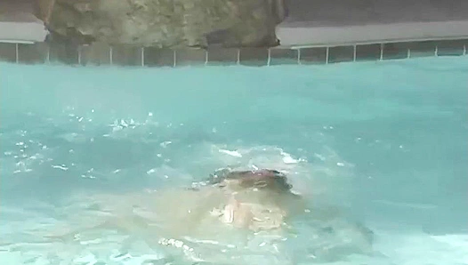Poolside Passion: KC Williams Billy Windsors Hot Bareback Hookup Under the Sun – 18+