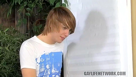 Blonde Twink Fever: Atlantas Grey Kaiden Ertelle Ignites Steamy Bedroom Action – 18+
