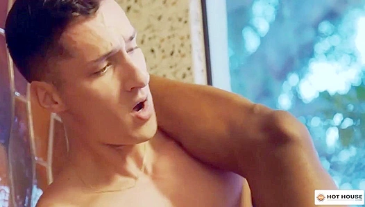 Steamy Trio Showdown: Tristan, Hunter Isaiah Go Wild in Shower Sex Frenzy – GayHunk 18+