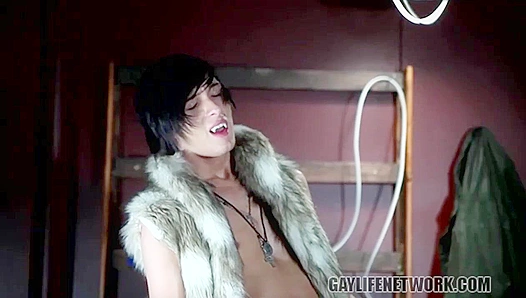 Fanged Passion: Vampire Aidan Takes Twink Dusty Hard – Twinklight 18+