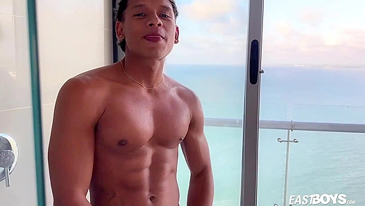 Damond Browns Hot Muscle Ride Fuels Wild Desire – EastBoys 18+