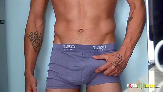 El Maximus Unleashed: Massive Hard-On Takes Center Stage in Steamy Solo Session – 18+