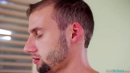 Muscle Meets Muscle: Antonio Pauls Steamy Gay Gym Encounter – TinyGays 18+