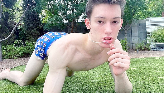 Kingsley Kross Flexes Hard Before Flooding His Face With Hot Cum – GayXXX