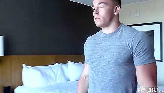Sweat-Drenched Gains: Nathans Intense Solo Pump – GayXXX Workouts 18+