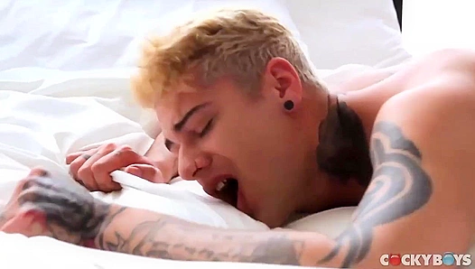 Caleb King Takes Control, Riding Mickey Taylor into Ecstasy – GayPornX 18+