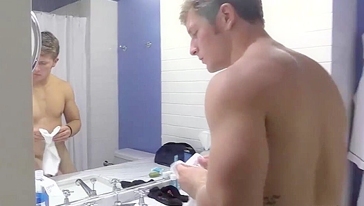 Brandon Parkers Tempting Blowjob Ends With a Massive Cum Explosion – XXX