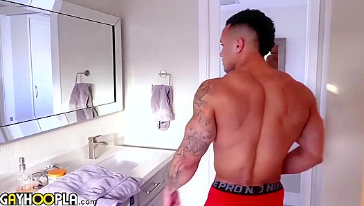Amaris Steamy Shower Scene: Juggernaut Muscle Stud Jacking Off Hard – GayHoopla