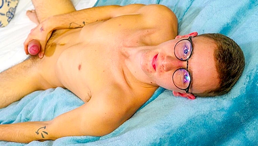 Ronan Keanes Steamy Solo Act – A Horny, Breathless Jack-off Fantasyy – GayXXX