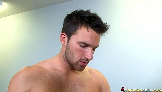 Stamina Tested: Trystan Bull Brandon Lewis Go Hard – Gay Gym Action 18+