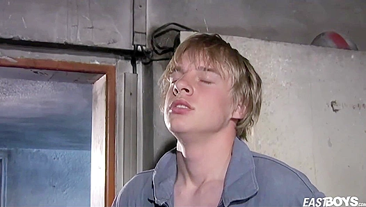 Horny Fabo Jizzes Hard After Wild Solo Ride – EastBoys 18+