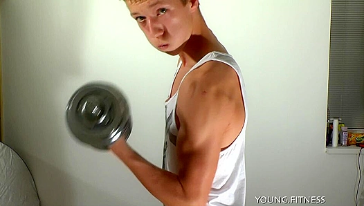 Ripped Twink Flexes Hard in Steaming Solo Session – EastBoys 18+