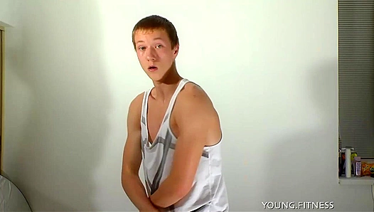 Ripped Twink Flexes Hard in Steaming Solo Session – EastBoys 18+