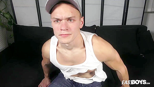Mitchell Jacobson Shows Off Rock-Hard Gains – Intense Gay Solo Workout – EastBoys 18+