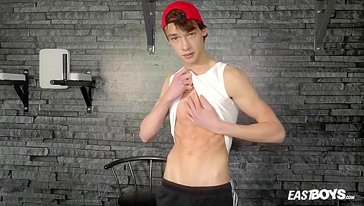 Alessandro Katz Fucks Himself Raw Under Cold Shower – Steamy Solo from EastBoys