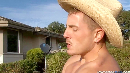 Brads Outdoor Escape: Steamy Neighboring Desires Unfold – Next Door Gay Action