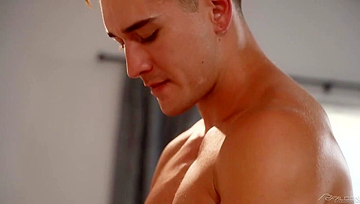 Oil-Drenched Muscle Frenzy: Dean Young Bailey Zane Go Beast Mode – GayPornHeat 18+