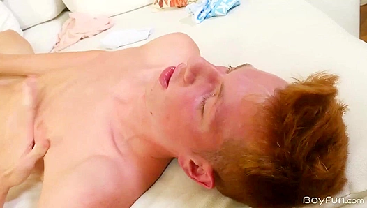 Harry Davis Moans Through Mind-Blowing Ride to Ecstasy – GayXXX