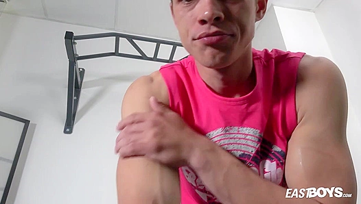 Daniel Donovans Ripped Body Flexes Pure Male Power – EastBoys 18+