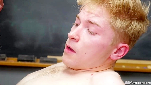 Zacc Teaches Jeremiah a Hot Blowjob Like Never Before – GayXXX