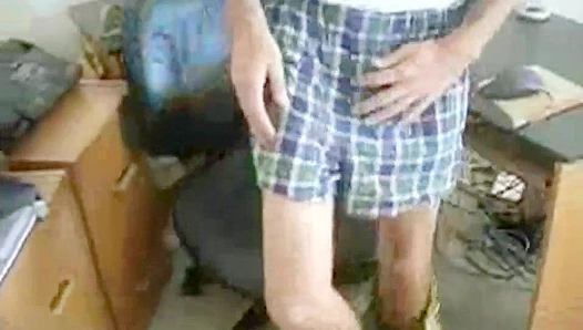 Justins Huge Dick Exposed — Mind-Blowing Strokes Drive Him Wild – TinyGays 18+