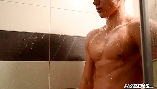 Emilion Reynolds Flaunts His Ripped Body – Hot Muscle Action – EastBoys 18+